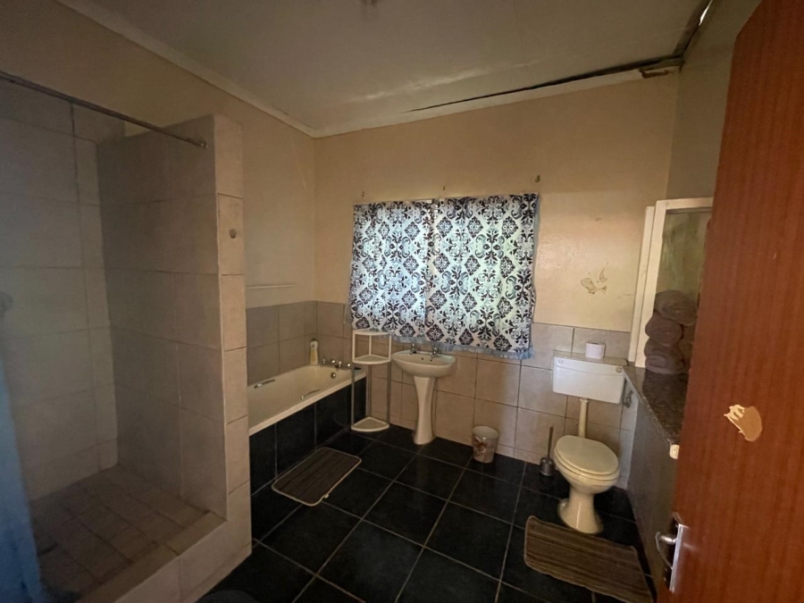 4 Bedroom Property for Sale in Bloemhof North West